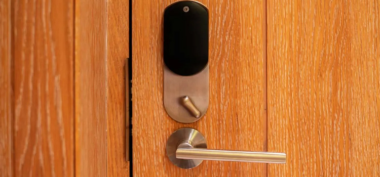 Automatic Locking Door Knob Windsor